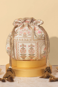 Sac Potli de mariage indien en velours brodé, écologique, taille personnalisable, sac cadeau de retour de Ladiesclutches & More - Product Image 2