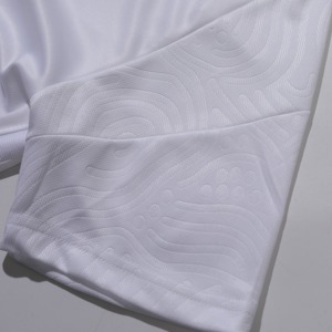 Uniforme de football de haute qualité 2026, blanc et rouge, pour hommes, designs d'équipe, vente en gros, prix bas - Product Image 4