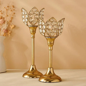 Bougeoirs décoratifs brillants brillants avec des votives en verre Bougeoirs avec des votives en verre Un mélange parfait de beauté et de lumière - Product Image 1
