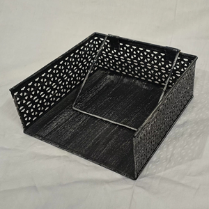 Porte-serviettes carré fait main moderne avec bras lesté en fer noir pour la maison et les restaurants - Product Image 1