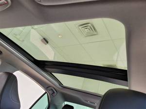 รถยนต์โตโยต้า แคมรี่ XSE V6 ปี 2022 รถเก๋ง 4 ประตู มือสอง วิ่ง 5710 ไมล์ เกียร์อัตโนมัติ เบนซิน พวงมาลัยซ้าย เบาะหนัง ล้อแม็ก R18 ระบบควบคุมความเร็วอัตโนมัติ ขับเคลื่อนล้อหน้า เทอร์โบ หลังคาซันรูฟแบบพาโนรามา - Product Image 5