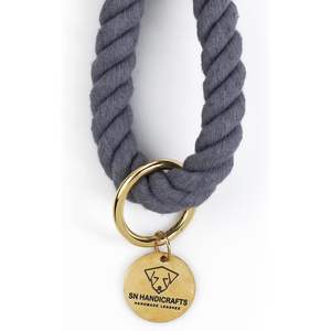 Correa para Perro Resistente de Cuerda Gris Hecha a Mano con Diseño Sencillo y Decoración de Piel - Product Image 4