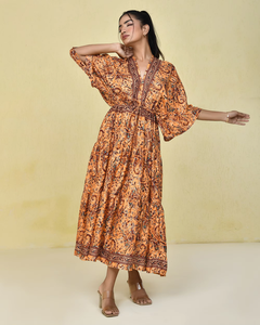 Robe d'automne vintage en coton à manches longues avec boutons sur le devant et col en V, parfaite pour les sorties décontractées. - Product Image 1