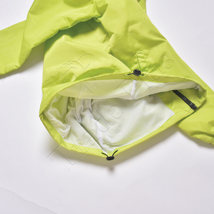 Chaqueta cortavientos con cremallera suave y fuerte Unisex personalizada 2025 carcasa de lluvia impermeable con capucha proceso de punto para hombres y mujeres - Product Image 6