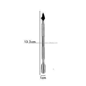 Pousse-cuticules professionnel en acier inoxydable 420 à double extrémité, réutilisable, de style russe, à angle carré, avec logo personnalisé - Product Image 4