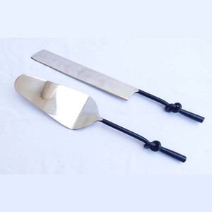ชุดเสิร์ฟเค้กและมีดสแตนเลสสตีลด้ามเกลียวทำด้วยมือสีเงินราชวงศ์ - Product Image 3