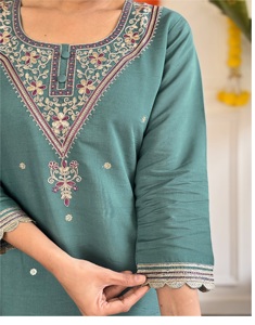 Tela de Chanderi de viscosa étnica bordada pesada exclusiva de primera calidad Kurti con Dupatta DE LINO DE TRABAJO bordado pesado para ropa de fiesta - Product Image 4