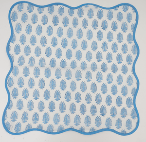 Serviettes de table carrées en coton à fleurs bleu céruléen de haute qualité pour les mariages et les hôtels à la maison. - Product Image 2