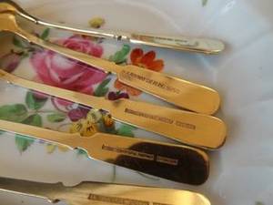 Cuillères à couverts en acier inoxydable avec finition dorée parfaites pour les repas élégants à la maison et les événements de mariage haut de gamme Ensemble de 6 couverts - Product Image 3