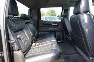 2023G-M-C S-i-e-r-r-a 1500 Elevation Crew Cab 4WD faible kilométrage et prix abordable en stock prêt pour l'expédition - Product Image 6