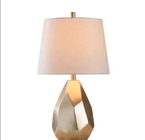 Lámpara de mesa clásica de Metal dorado, diseño moderno, cuerpo de cristal, cantidad a granel, sala de estar, dormitorio, Hotel, restaurante, decoración - Product Image 1