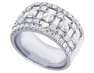 Bague éternelle unisexe tendance en or plaqué 10 carats entièrement sertie de diamants de laboratoire ronds et baguette - Product Image 2