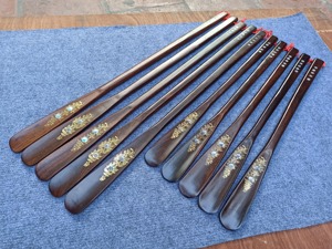 Rehausseur de chaussures en bois de luxe élégant, conçu avec une finition de haute qualité pour un confort quotidien et un style moderne - Product Image 6