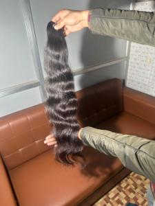 Vente en gros d'extensions de cheveux humains 100% non transformés cuticule de cheveux Remy de vague naturelle indienne crue alignée par les vendeurs - Product Image 3