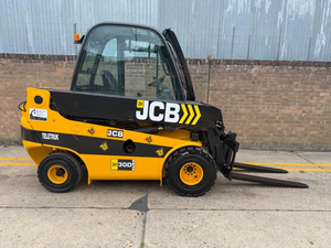 Chariot élévateur électrique JCB 30D, capacité 3 tonnes, 4x4, tout-terrain, commande assise, jaune et noir - Product Image 5