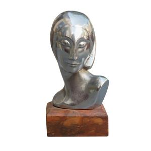 Escultura artística de aluminio fundido que representa el flujo de la fuerza, la profundidad cultural y la belleza artesanal atemporal. - Product Image 2
