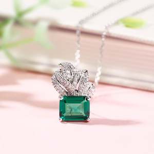 Collier en argent sterling plaqué rhodium Jeulia avec feuille taillée en émeraude et zircon - Product Image 6