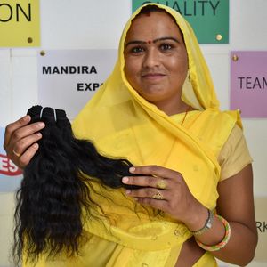 Cheveux indiens bruts faisceaux alignés de cuticules naturelles couleur noire sans enchevêtrement 8-36 pouces extensions de cheveux humains de temple de tissage bouclé - Product Image 2