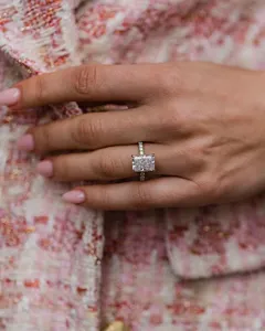 Belle bague de fiançailles en diamant de haute qualité de conception croisée pour un éclat supplémentaire du fournisseur indien pour l'exportation en vrac - Product Image 4