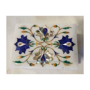 Boîte à bijoux faite à la main en forme de rectangle avec incrustation de pierre naturelle et incrustation de marbre Boîte à bijoux de luxe - Product Image 1