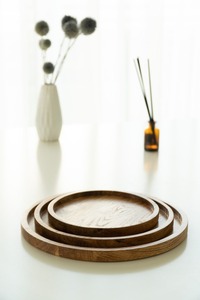 United Trade World's Ramadan Specials Plateau de service en bois de manguier naturel avec feuille de laiton gravée Design arabe United Trade World - Product Image 5