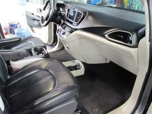 Minivan C-H-R-R-S-L-E-R  V-O-Y-A-G-G-E-R 2020 LXi FWD EN VENTA - Product Image 3