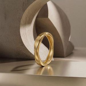 แหวนแต่งงานผู้ชาย Jeulia 18K ทองคำแท้ ดีไซน์โมเบียส ประดับเพชรแบบ Bezel Setting - Product Image 4