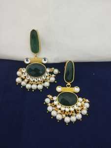 Royal and Festive Kundan Chandbali Pearl Drops Earring Set Producto único de moda a granel para niñas y mujeres - Product Image 5