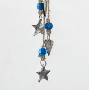 Adornos navideños colgantes con cuentas de estrellas en forma de corazón colgante de yute para decoración navideña en múltiples acabados plástico artificial - Product Image 1