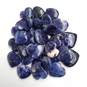 Piedra preciosa de corazón hinchado de sodalita más vendida para joyería o curación de Reiki y coleccionistas de cristales disponibles a un precio asequible - Product Image 4