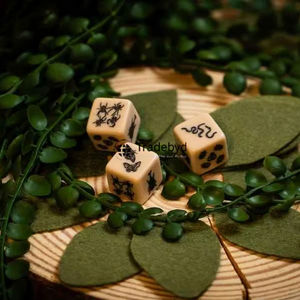 Dados Poliédricos de Cuerno Hechos a Mano de Primera Calidad - Juego de 7 Piezas, Duraderos y Ecológicos, con Temática de Dragones y Mazmorras para Juegos de Mesa, Coleccionistas de RPG - Product Image 1