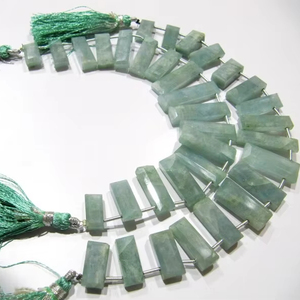 Forma de Baguette de Aguamarina natural 8x12mm Aproximadamente cuentas largas hebra 8 pulgadas de largo - Product Image 1