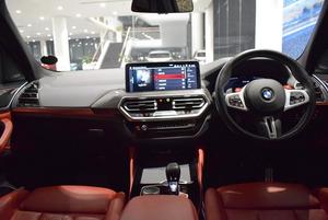 รถยนต์ BMW X3 M Competition SUV ปี 2023 มือสอง พวงมาลัยขวา/ซ้าย เกียร์อัตโนมัติ 6 สปีด เบาะหนัง หลังคาซันรูฟ กล้องมองหลัง ยาง R17 ภายในสีเข้ม - Product Image 2