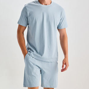 Ensemble de jogging deux pièces personnalisé pour homme en coton respirant, avec t-shirt et short assorti imprimé par transfert thermique – Collection été - Product Image 5