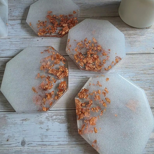 Juego de Posavasos de Resina Hechos a Mano con Acabado Brillante y Estilo Ángel, Posavasos Elegantes y Duraderos, Manteles Individuales Impermeables para Uso en Exteriores - Product Image 1