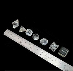 Ensemble de géométrie en cristal clair, pierre naturelle sculptée pour la guérison, solides platoniques, formes géométriques uniques - Product Image 3