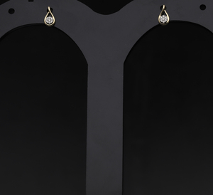 Boucles d'oreilles larme en or jaune 14 carats avec diamant naturel, cadre incurvé élégant avec monture pour un usage quotidien ou formel - Product Image 2