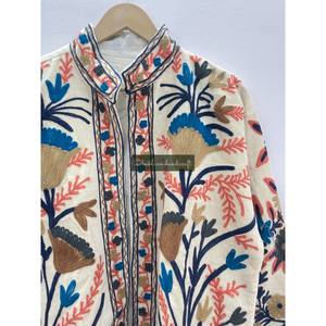 Manteau à motif floral brodé à la main ouzbek Style hippies bohème femmes pour la saison de printemps unisexe coton Suzani velours veste manteau - Product Image 2