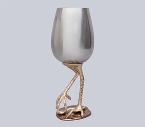 Portavelas artesanal de aluminio dorado con patas de gallina con vidrio gris perfecto para agregar un encanto decorativo elegante y acogedor - Product Image 6