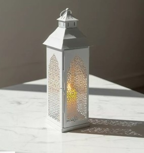Ensemble de lanternes marocaines en métal finition or avec dessus en forme de croissant, travail de découpe complexe, lumière douce de bougie, élégant cadeau de décoration de la maison pour le Ramadan et l'Aïd - Product Image 4
