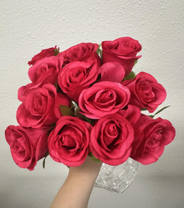 12 piezas de ramo de rosas artificiales Lmd, decoración moderna hecha a mano de plástico para el hogar, respetuosa con el medio ambiente, regalo para el Día de los Inocentes - Product Image 1