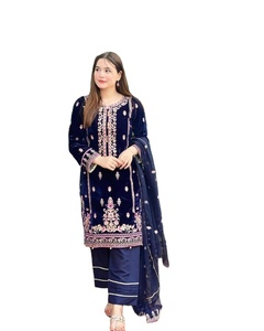 Haut en velours lourd de qualité supérieure à imprimé indien avec de belles broderies et pantalon palazzo en velours et Kurti avec dupatta - Product Image 1