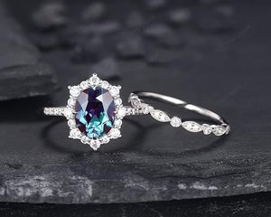 Anillo de Compromiso Ovalado con Alejandrita y Moissanita en Plata de Ley 925 / Oro Blanco de 14K y 18K – Anillo de Promesa Vintage para Boda - Product Image 4