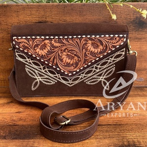 Sacs à bandoulière en cuir suédé véritable usinés à la main pour femmes sac à main à motif floral en cuir de vachette avec rabat au design moderne personnalisé - Product Image 1