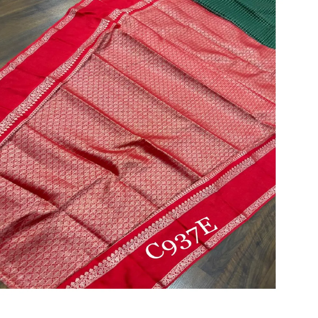 Saris de seda de brocado hechos a mano hechos a medida disponibles en color rojo por encargo ideal para reventa por diseñadores textiles