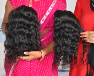 Vente en gros 100% pas cher indien vierge Remy cuticule aligné noir ondulé faisceaux non transformés Temple Extensions de cheveux humains vague naturelle - Product Image 5