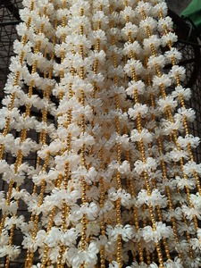 Guirnaldas de flores blancas artificiales con campana Nikkah partición guirnalda boda fotomatón decoración floral telón de fondo cortina - Product Image 3