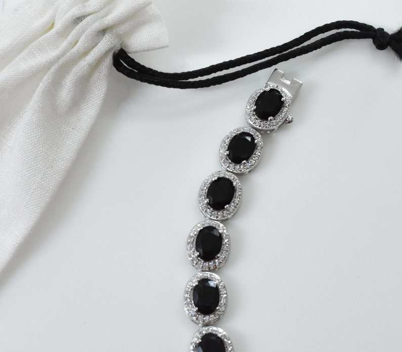 ตามภาพที่แสดง