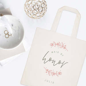 Sac fourre-tout en toile de coton personnalisé avec motif floral et nom, fermeture ouverte, pour demoiselle d'honneur, utilisation mariage - Product Image 3