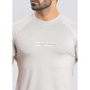T-shirt gris utilitaire à dos en maille 100 % polyester tricoté, impression par transfert thermique, coupe classique pour homme, manches raglan, col rond, décontracté, séchage rapide - Product Image 3